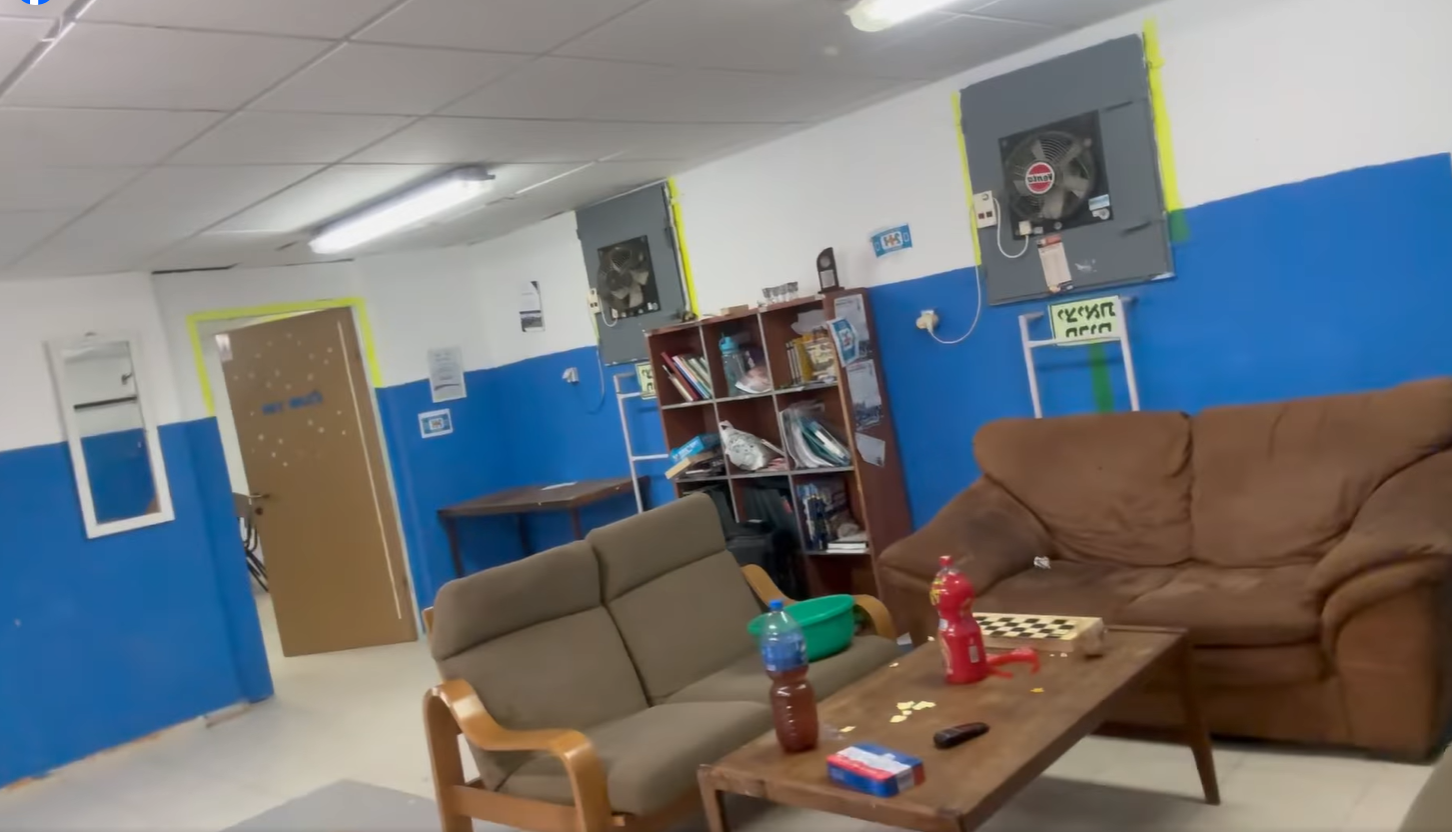 Все для комфорта. Украинка показала, как выглядит бомбоубежище в Израиле (видео)